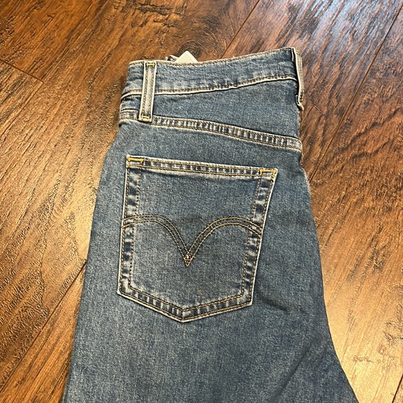 Levi’s High Waisted Taper Dad Jeans - Picture 4 of 6